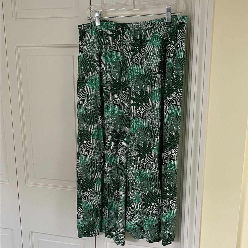 Marks & Spencer Green Leaf Print short wide leg pants